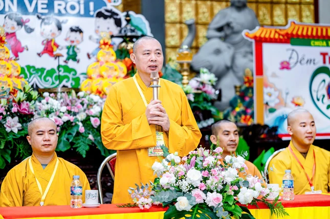 Thượng tọa Thích Tâm Đức chia sẻ ý nghĩa khóa sinh hoạt với các bạn trẻ Thượng tọa Thích Tâm Đức chia sẻ ý nghĩa khóa sinh hoạt với các bạn trẻ