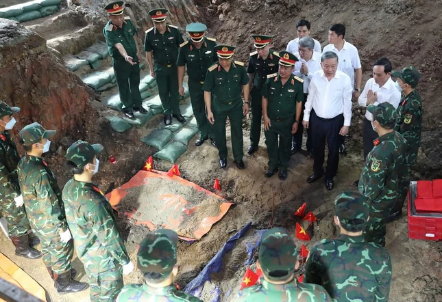 Tổng Bí thư, Chủ tịch nước Tô Lâm kiểm tra hiện trường, nghe báo cáo tiến độ công tác tìm kiếm, quy tập hài cốt liệt sĩ
