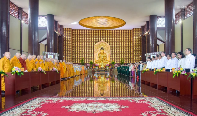Chư tôn đức, chính quyền TP.HCM, Bà mẹ Việt Nam anh hùng, thân nhân người có công và thân nhân các liệt sĩ tham dự