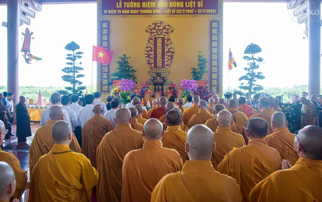 Lễ tưởng niệm các liệt sĩ, đồng bào yêu nước hy sinh diễn ra trong không khí thiêng liêng, xúc động