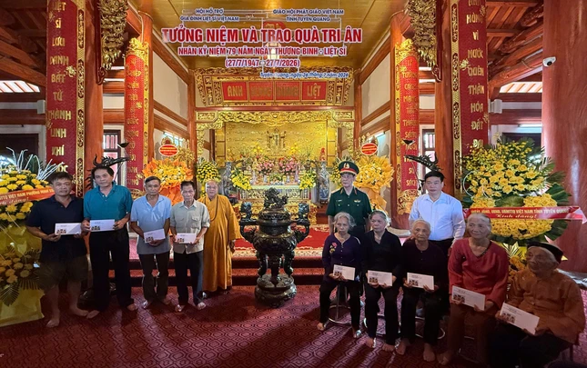 Chương trình do Ban Trị sự GHPGVN tỉnh Tuyên Quang phối hợp với Hội Hỗ trợ gia đình liệt sĩ Việt Nam tổ chức Chương trình do Ban Trị sự GHPGVN tỉnh Tuyên Quang phối hợp với Hội Hỗ trợ gia đình liệt sĩ Việt Nam tổ chức