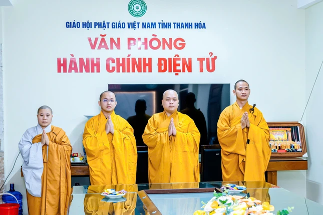 Các vị tân trụ trì y giáo phụng hành lời dạy của chư tôn đức Ban Trị sự Các vị tân trụ trì y giáo phụng hành lời dạy của chư tôn đức Ban Trị sự