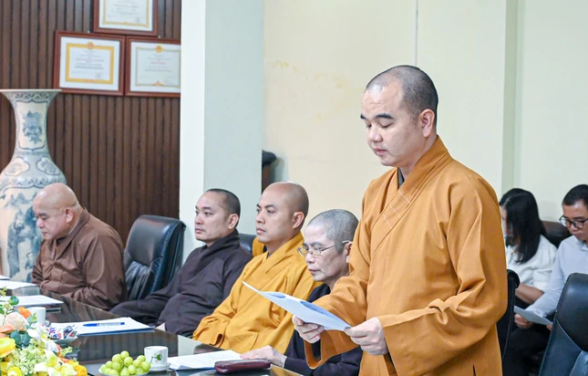 Đại đức Thích Nguyên Hiệp trình dự thảo chương trình Đại đức Thích Nguyên Hiệp trình dự thảo chương trình