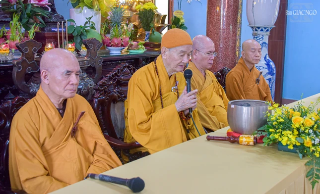 Trưởng lão Hòa thượng Thích Thanh Hùng ban đạo từ chứng minh Trưởng lão Hòa thượng Thích Thanh Hùng ban đạo từ chứng minh