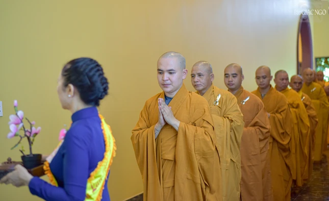 Cung nghinh chư Tăng quang lâm hội trường