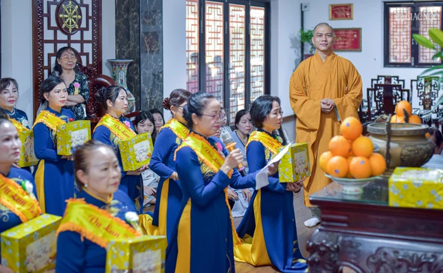 Những vật dụng này hỗ trợ đời sống tu hành của chư Tăng, giúp cho họ yên ổn đời sống vật chất bên ngoài để phát triển phần tâm linh bên trong