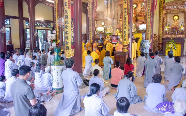Đông đảo Phật tử tham dự tưởng niệm bậc ân sư khả kính