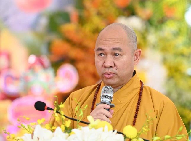 Thượng tọa Thích Đức Thiện đọc văn tưởng niệm các anh hùng liệt sĩ