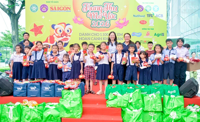 Chương trình do Báo Sài Gòn Giải Phóng (Khối ấn phẩm Khăn Quàng Đỏ) phối hợp với Ban Kinh tế Tài chính T.Ư và nhóm "Chia sẻ - Sharing" do bà Mai Thị Hạnh - phu nhân nguyên Chủ tịch nước Trương Tấn Sang sáng lập tổ chức