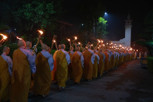 Tuần chiếu là nghi thức truyền thống trong Đại giới đàn, là một trong những sinh hoạt quan trọng của Phật giáo nhằm nhắc nhở giới tử quan sát những việc còn phóng túng, giúp giới tử sinh hoạt đúng thanh quy