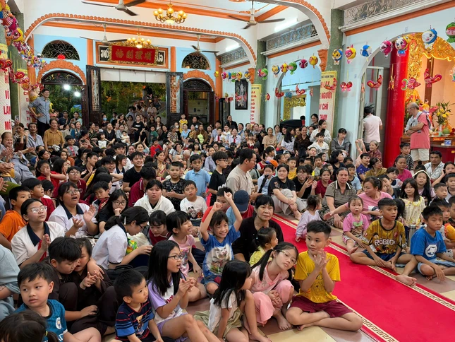 Các em thiếu nhi tham dự Các em thiếu nhi tham dự