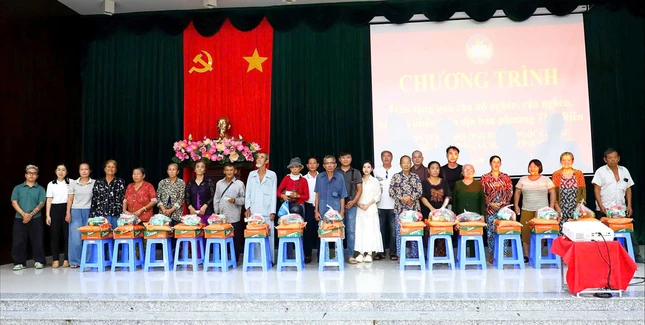 Tịnh thất An Lạc trao quà đến người dân có hoàn cảnh khó khăn Tịnh thất An Lạc trao quà đến người dân có hoàn cảnh khó khăn
