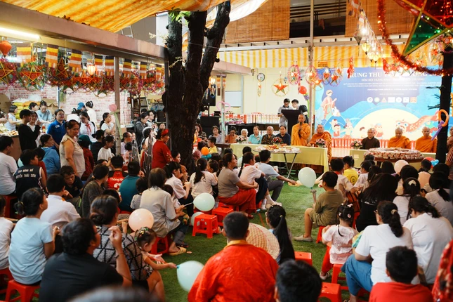 Chương trình Trung thu tại tịnh xá Ngọc Chánh Chương trình Trung thu tại tịnh xá Ngọc Chánh
