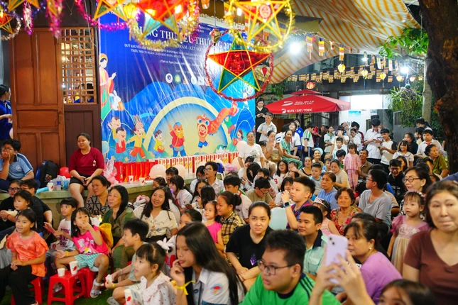 Chuỗi chương trình "Trung thu yêu thương 2026" do chư Tăng, Phật tử tịnh xá Ngọc Chánh - Nhóm Thiện nguyện Chánh Đạo tổ chức đã trao tặng 2.000 phần quà trực tiếp cũng như gián tiếp đến các em thiếu nhi tại TP.HCM, Cà Mau, An Giang, TP.Huế, Đắk Lắk, Khánh Hòa Chuỗi chương trình "Trung thu yêu thương 2026" do chư Tăng, Phật tử tịnh xá Ngọc Chánh - Nhóm Thiện nguyện Chánh Đạo tổ chức đã trao tặng 2.000 phần quà trực tiếp cũng như gián tiếp đến các em thiếu nhi tại TP.HCM, Cà Mau, An Giang, TP.Huế, Đắk Lắk, Khánh Hòa