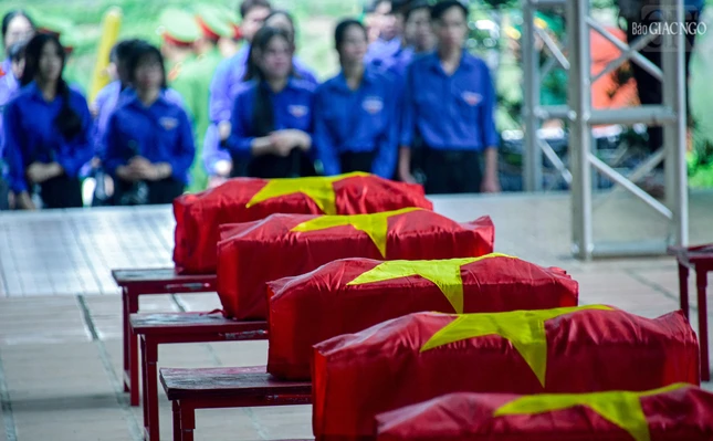 Lễ sơ duyệt được thực hiện một cách cẩn trọng, nghiêm túc