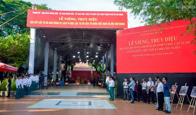 Không gian diễn ra Lễ viếng, truy điệu hài cốt liệt sĩ được tìm kiếm, quy tập tại Công viên Lê Thị Riêng (phường Hòa Hưng)