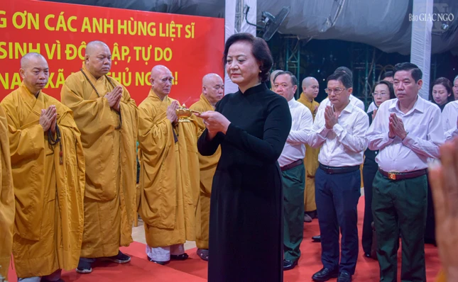 Đại diễn lãnh đạo tham dự