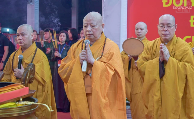 Hòa thượng Thích Lệ Trang chủ trì buổi lễ