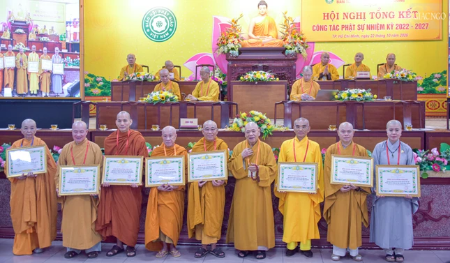 T.Ư Giáo hội tặng Bằng Tuyên dương công đức đến các Phân ban trực thuộc Ban Từ thiện xã hội T.Ư