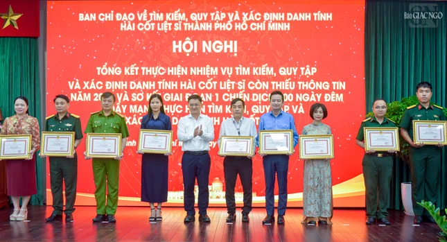 Các tập thể, cá nhân nhận Bằng khen