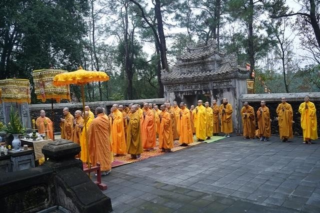 Đức Tổ sư họ Lê, húy Thiệt Diệu, hiệu Liễu Quán, sinh năm Đinh Mùi (1667)