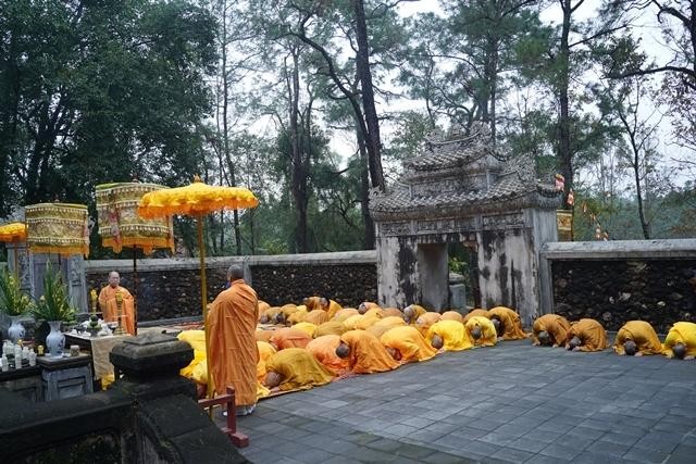 Mùa xuân năm Mậu Tý (1708), ngài đến Long Sơn cầu Hòa thượng Tử Dung ấn chứng.