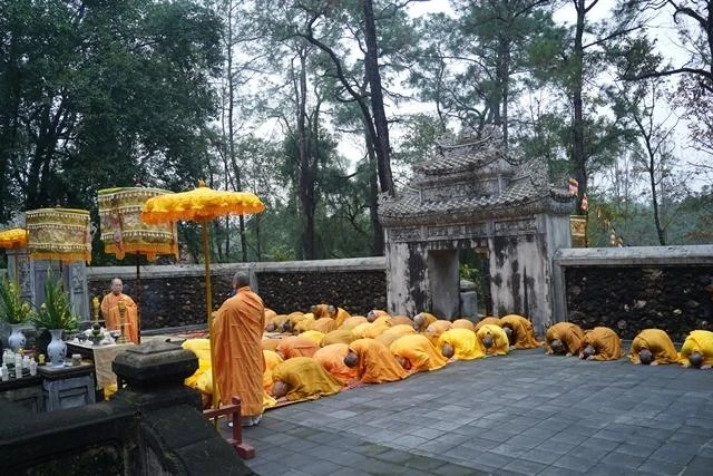 Mùa xuân năm Mậu Tý (1708), ngài đến Long Sơn cầu Hòa thượng Tử Dung ấn chứng.