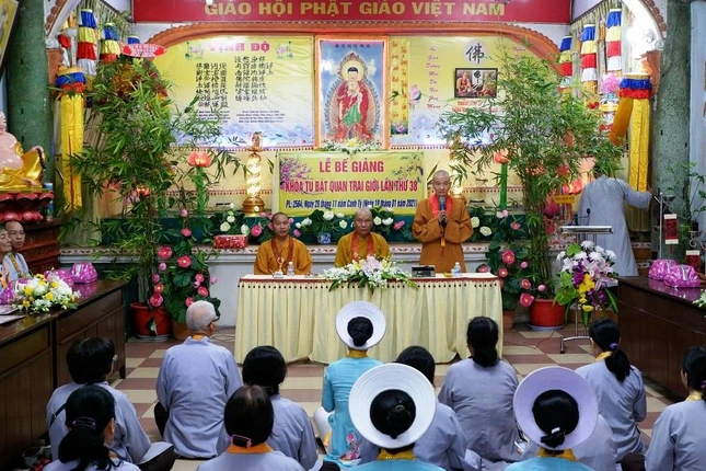 Hòa thượng Thích Thanh Hùng ban lời đạo từ - Ảnh: Hoàng Phương