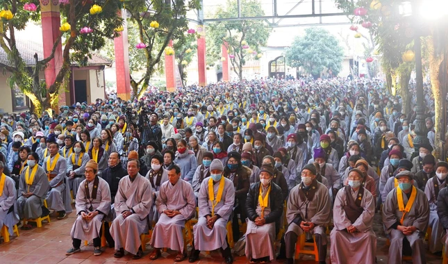 Dịp này đã trở thành truyền thống, thu hút đông đảo Phật tử, người dân tham dự