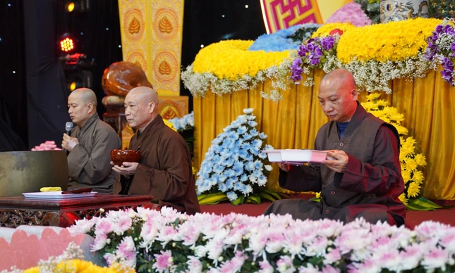 Hòa thượng Trưởng ban Tổ chức, Thượng tọa Thích Chiếu Tuệ và Đại đức Thích Thanh Tâm