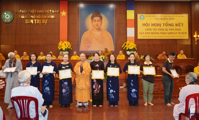 Ban Hoằng pháp tán dương các Phật tử tích cực tu học và tham gia các thiện sự