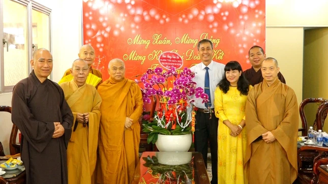 Ông Võ Văn Thiện, Ủy viên Trung ương MTTQVN, Trưởng ban Công tác phía Nam đón tiếp đoàn - Ảnh: PSO