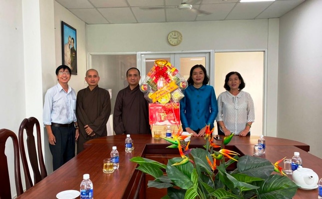 Thăm Ủy ban Nhân dân quận 3