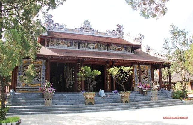 Diện mạo chánh điện sau khi trùng tu