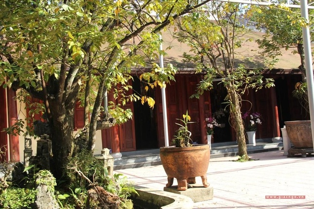 Mặt phía sau hậu tổ chùa