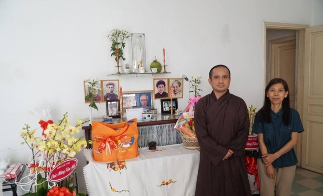 Cùng với chị Võ Thu Hằng, con gái của cư sĩ Võ Đình Cường