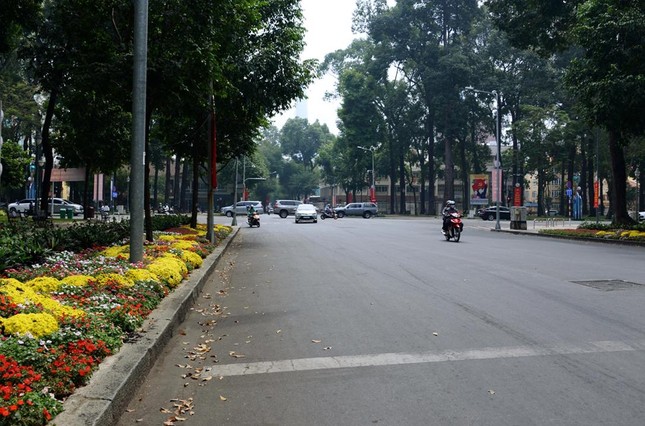 Đường xá ít nhộn nhịp và tất bật