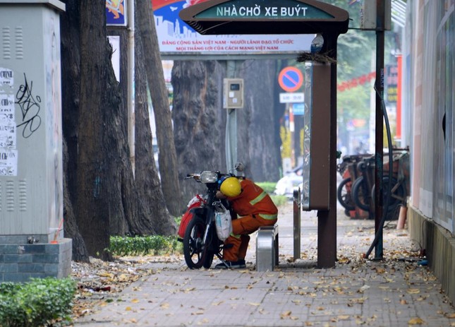 Người dân cũng ý thức tránh đến nơi công cộng khi không cần thiết