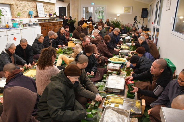 Cứ tới tháng tư chúng tôi lại tổ chức Ngày Hội Hoa Mai