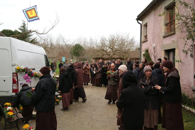 Là gia đình, cộng đồng trên nền tảng văn hóa Việt, tiếp biến các nền văn hóa khác một cách tự nhiên, nhẹ nhàng, các xung đột được chuyển hóa qua năng lượng chánh niệm tĩnh giác