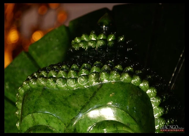 Búi tóc được chạm tinh xảo