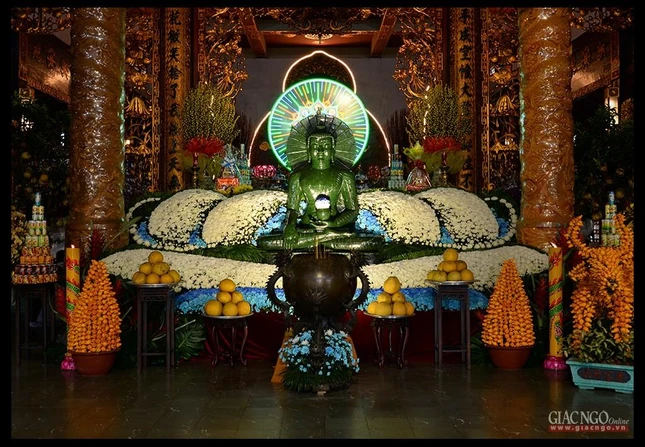 Tôn trí tại chánh điện chùa Vĩnh Nghiêm, quận 3, TP.HCM