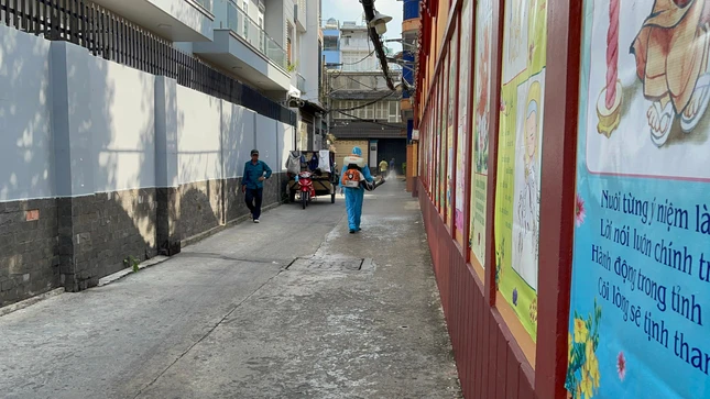 Trung tâm Y tế quận Tân Bình đã cho phun thuốc khử khuẩn toàn bộ khuôn viên chùa Viên Giác và các hẻm phụ cận trong sáng 22-2 Trung tâm Y tế quận Tân Bình đã cho phun thuốc khử khuẩn toàn bộ khuôn viên chùa Viên Giác và các hẻm phụ cận trong sáng 22-2