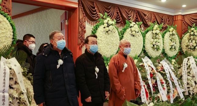 Nhiều giới đến kính viếng tang lễ Giáo sư Hoàng Tâm Xuyên