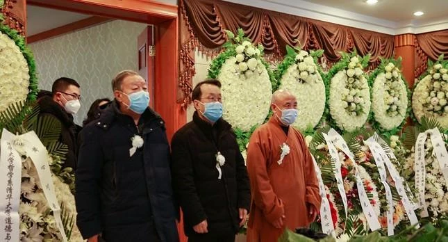 Nhiều giới đến kính viếng tang lễ Giáo sư Hoàng Tâm Xuyên