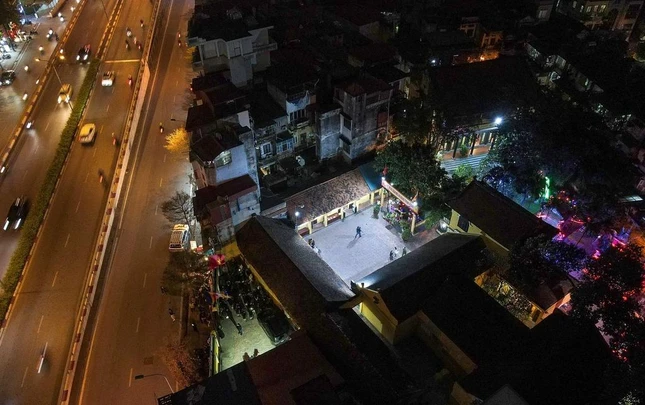 Không gian chùa Phúc Khánh lúc đang cử hành nghi lễ tối 25-2-2021 - Ảnh: Zing.vn