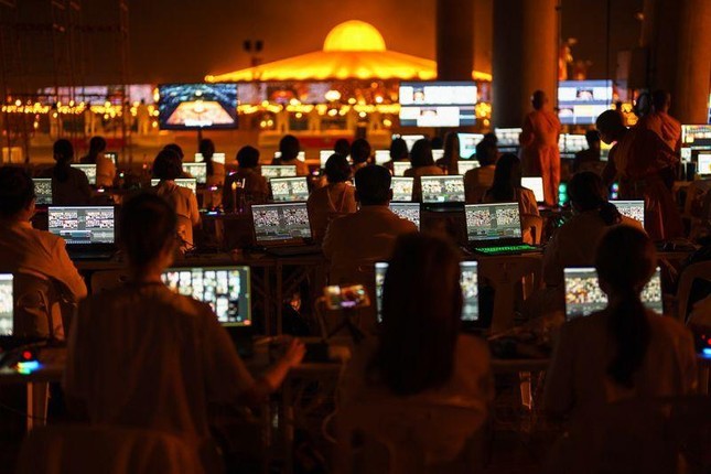 Do dịch bệnh Covid-19 nên buổi lễ được tổ chức trực tuyến - Ảnh: Reuters Do dịch bệnh Covid-19 nên buổi lễ được tổ chức trực tuyến - Ảnh: Reuters