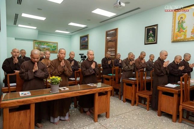 Các Tăng sinh viên lớp đầu tiên của khoa Luật học Phật giáo