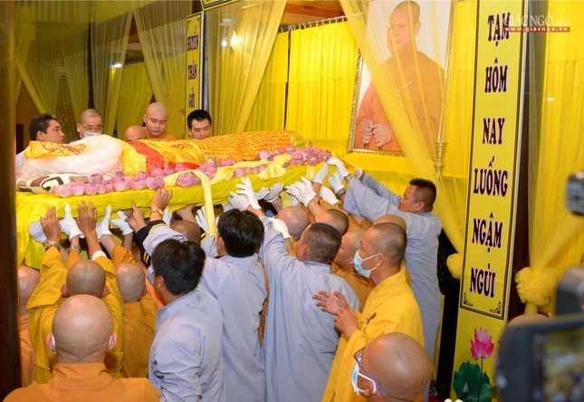 Chuẩn bị nhập kim quan