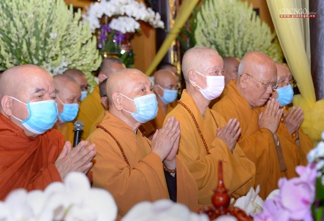 Chư tôn đức giáo phẩm Hội đồng Chứng minh, Hội đồng Trị sự và Ban Trị sự GHPGVN TP.HCM tưởng niệm